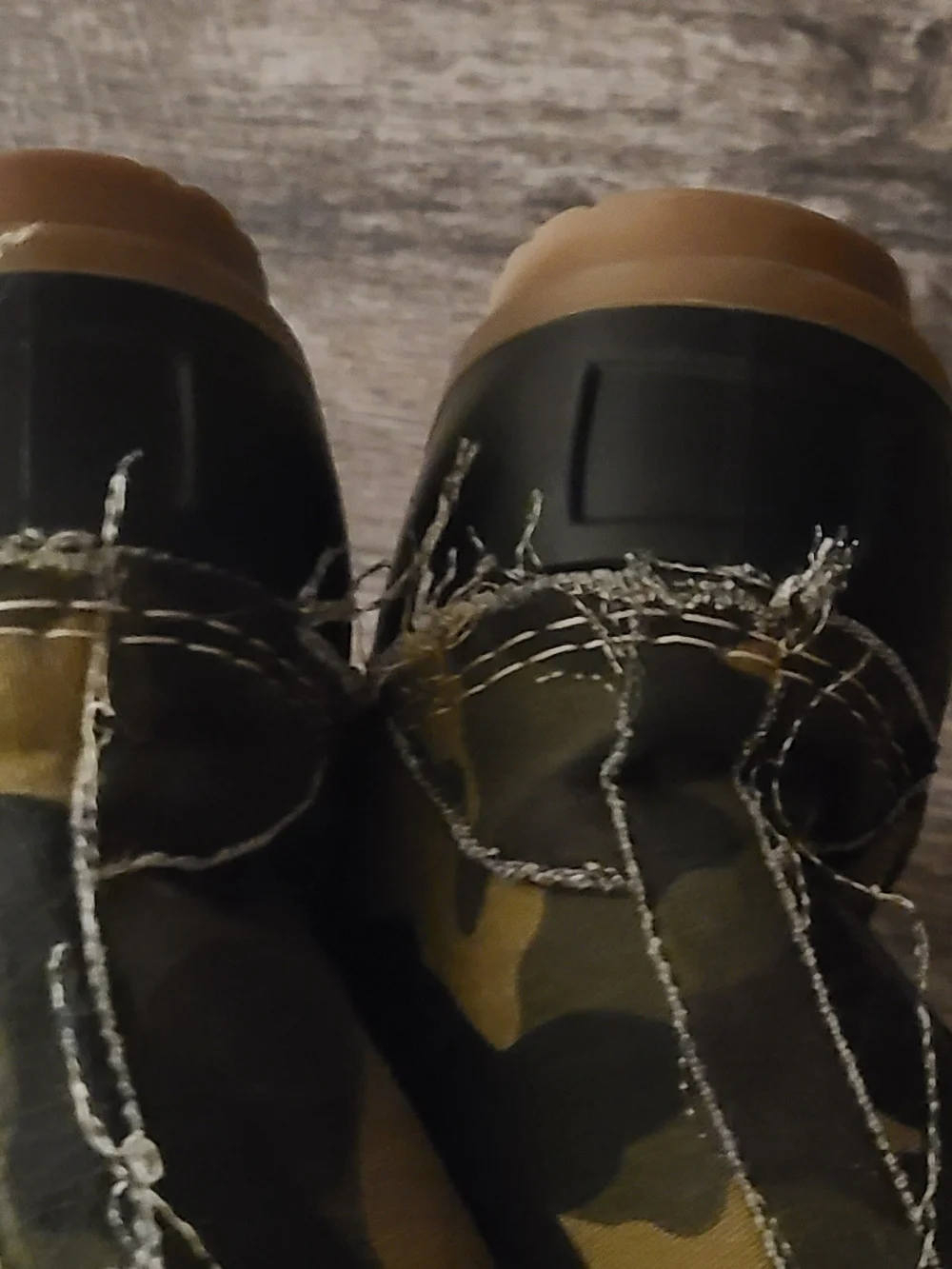 Size 6 Women's Camo rain/snow boots two tone style preloved